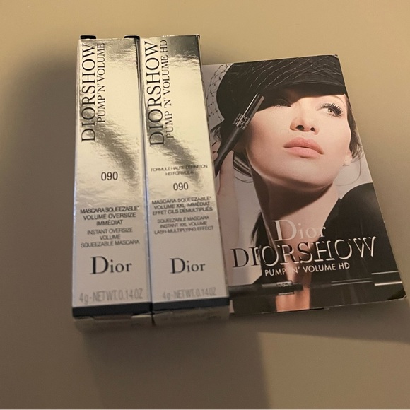 New. Mascara in mini size. - Picture 2 of 5